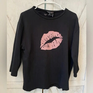 French Kyss Embroidered Lip Graphic Top Women’s XL Novelty Print